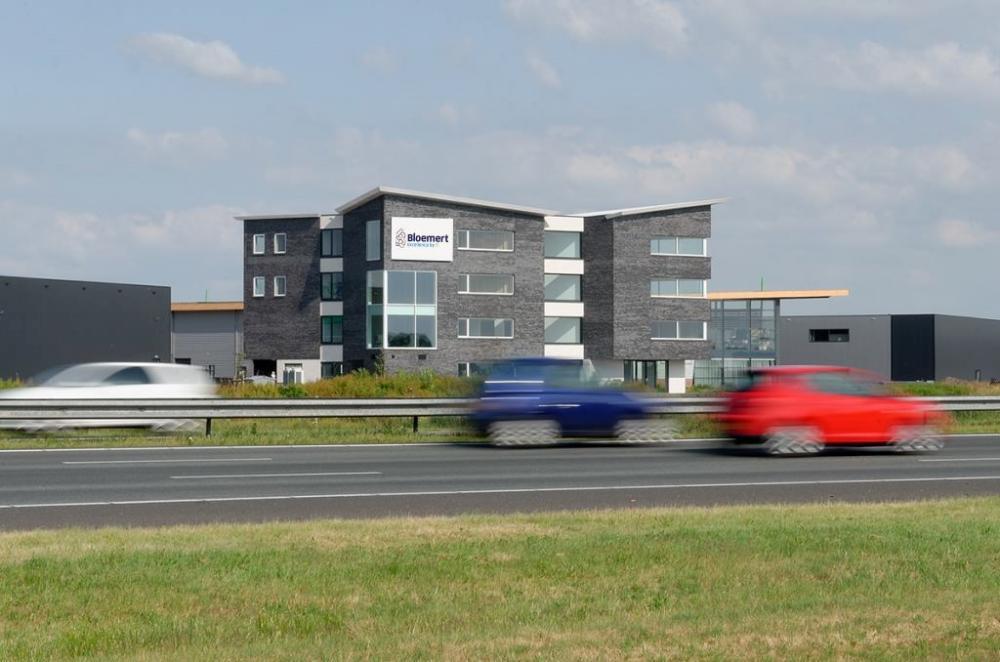 Bloemert IT gebouw - vanaf de snelweg